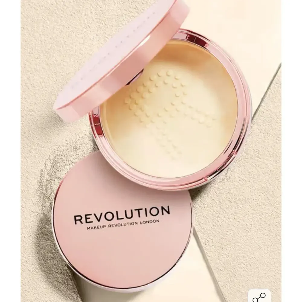 Makeup Revolution Conceal & Fix Loose Setting Powder Light Yellow 0.45oz
